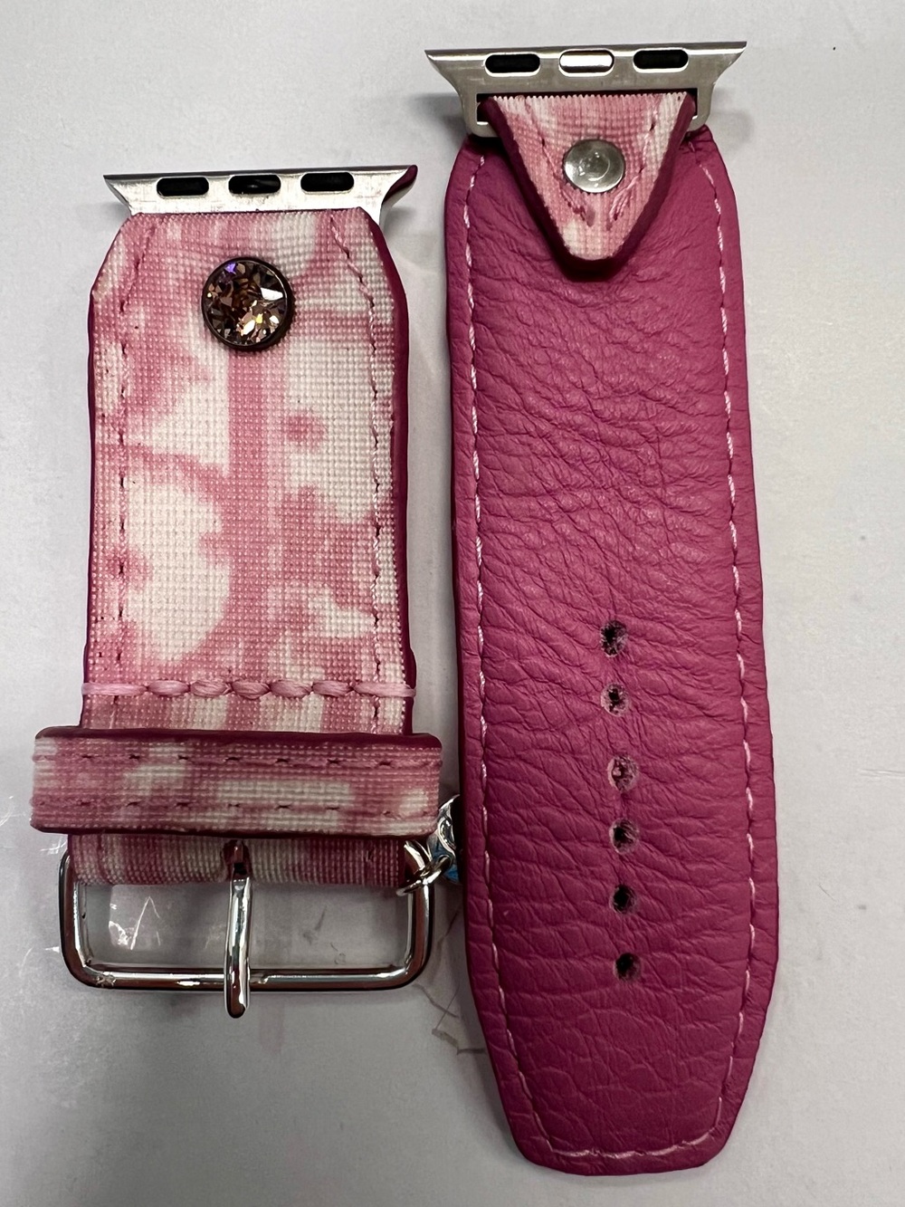 Dior Pink Spark*l band for Apple Watch
Small apple adapters - Picture 3 of 4